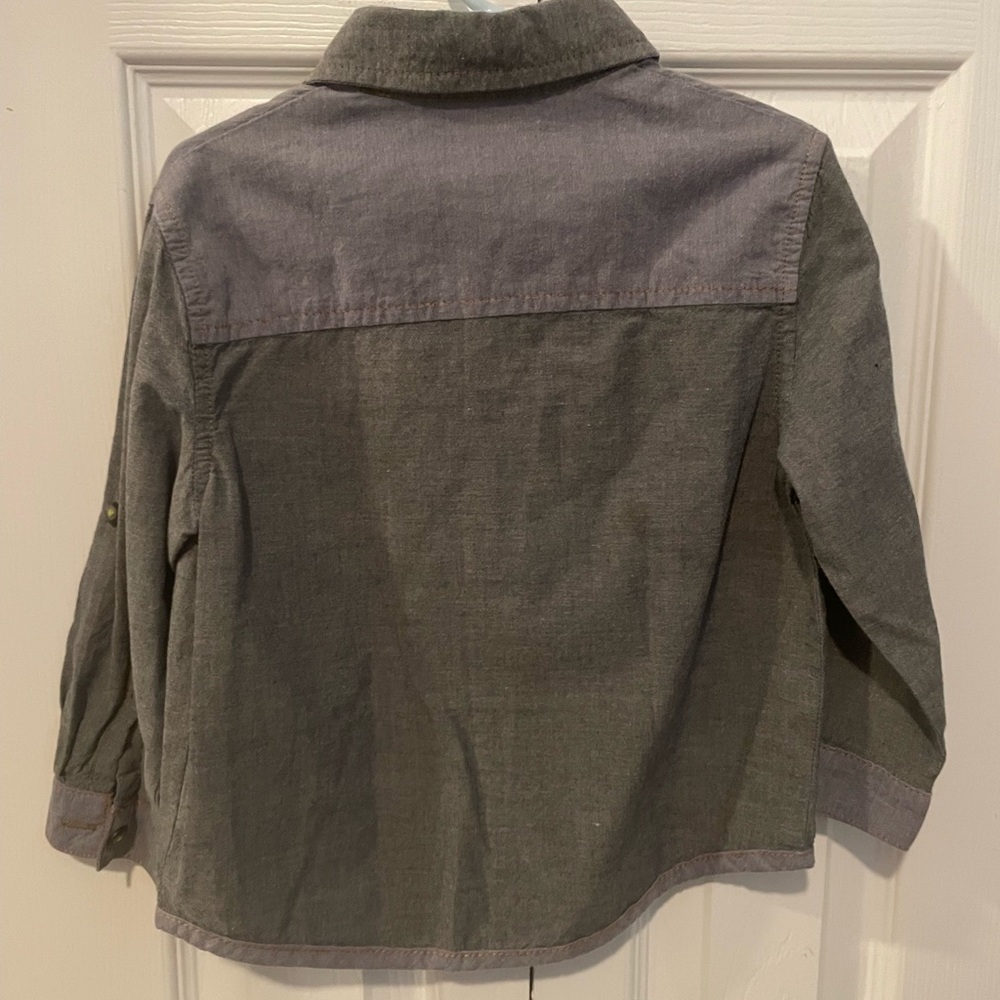 Button down - Picture 2 of 3